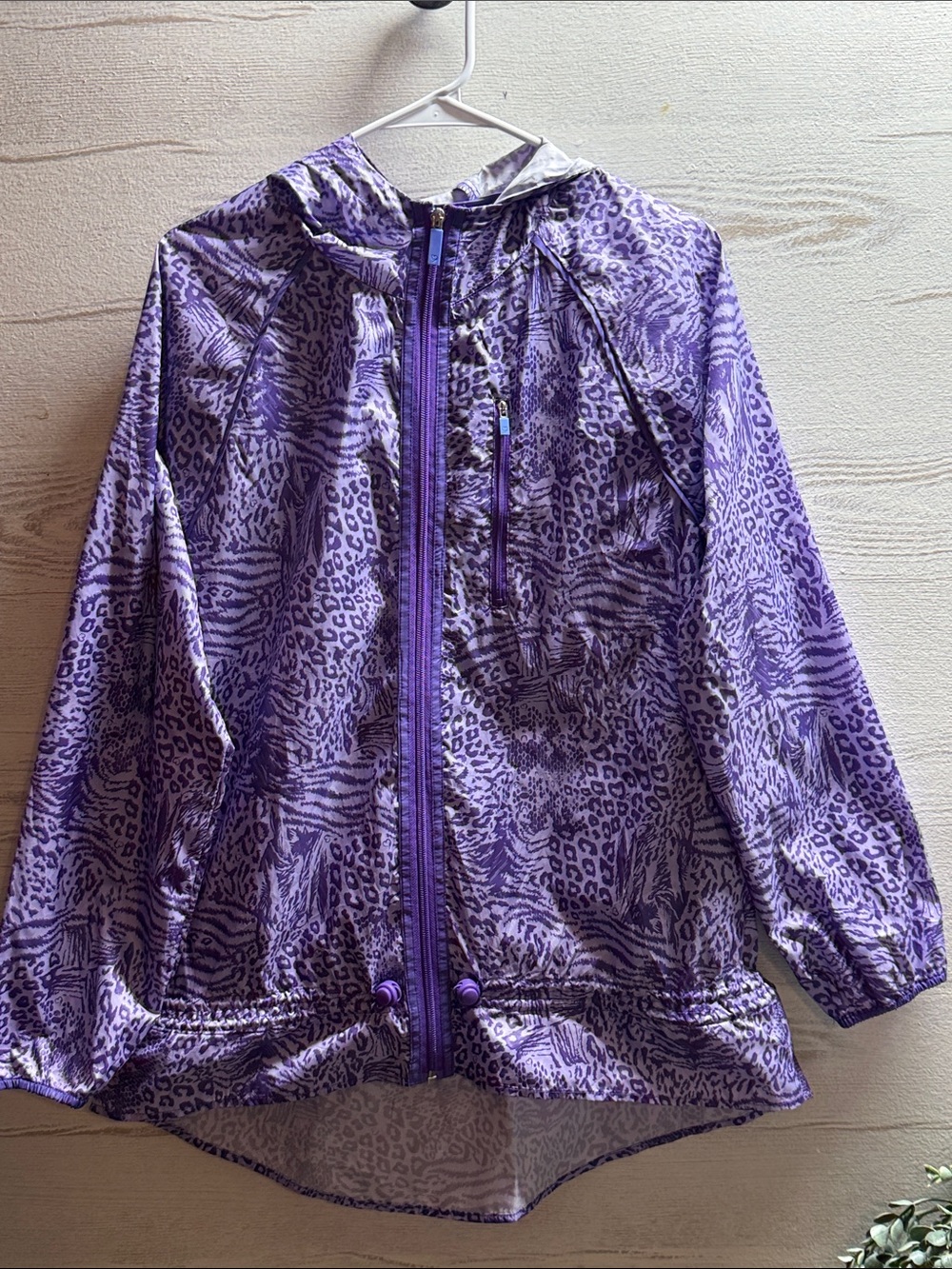 High Energie liteweight hood windbreaker purple animal print size XL